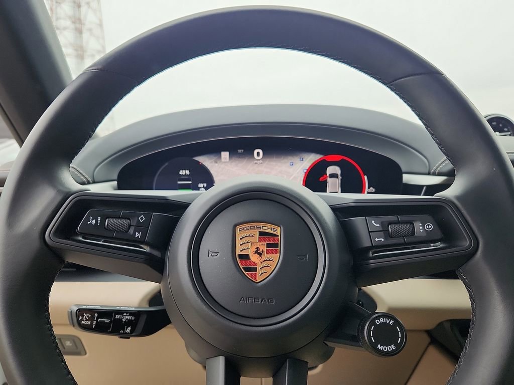 Used 2025 Porsche Macan 4S Electric image 17