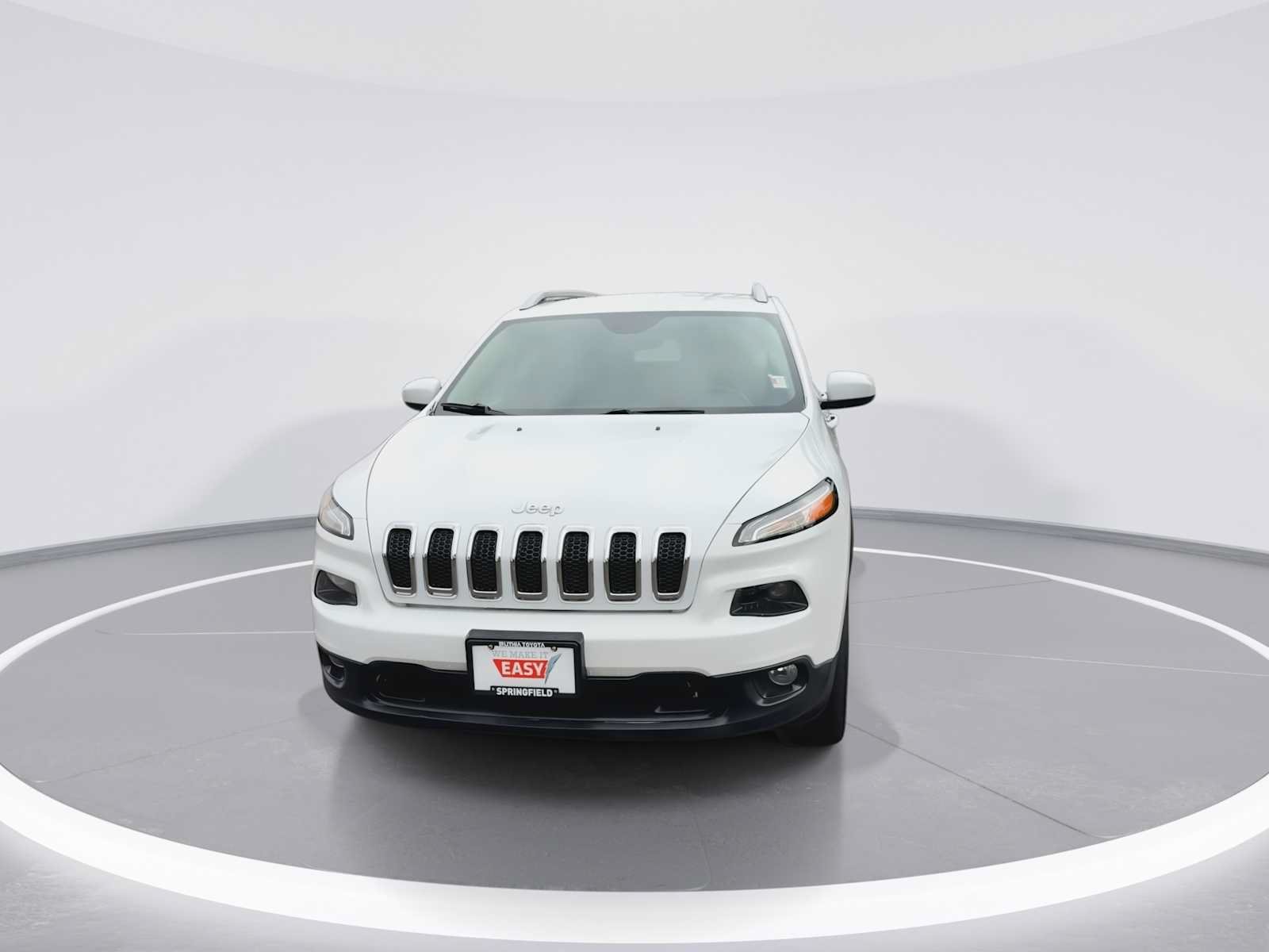 Used 2017 Jeep Cherokee Latitude AWD/4WD image 3