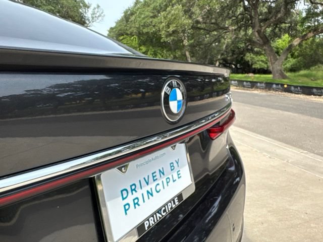 Used 2021 BMW 740i w/ Premium Package RWD image 13