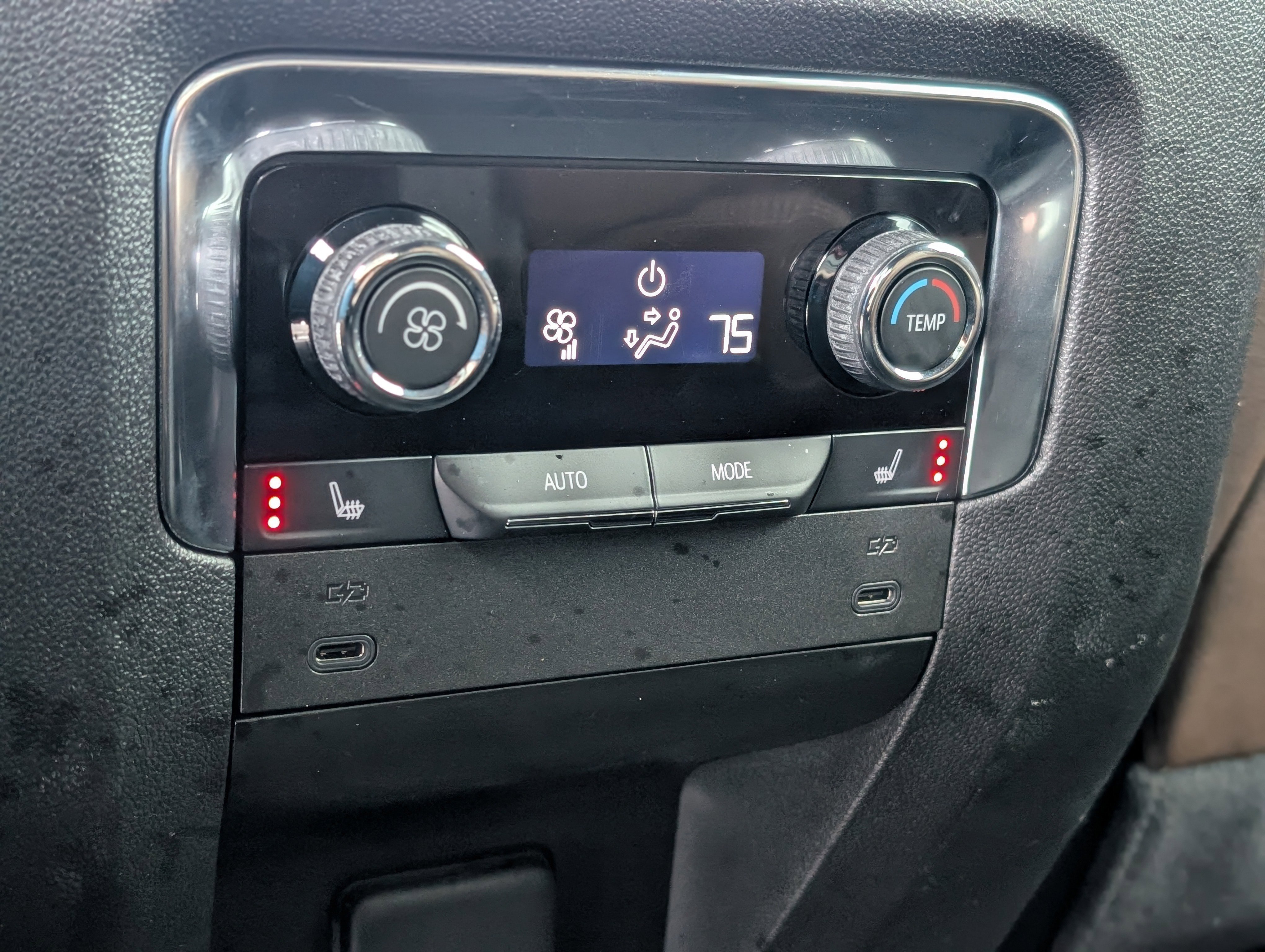 Used 2025 Chevrolet Tahoe High Country image 41