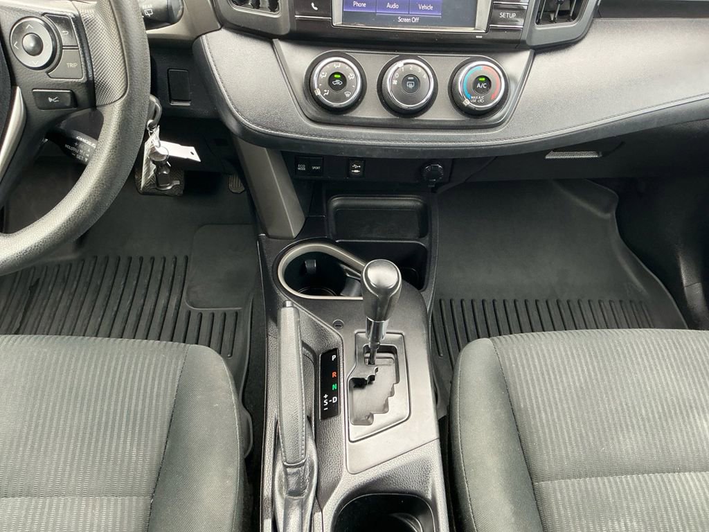 Used 2018 Toyota RAV4 LE FWD image 20