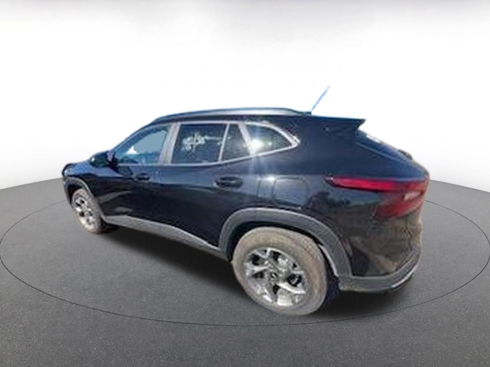 Used 2025 Chevrolet Trax LT image 7