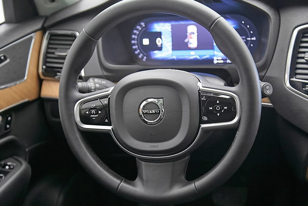 Certified 2025 Volvo XC90 T8 Plus w/ Protection Package Premier AWD/4WD image 27