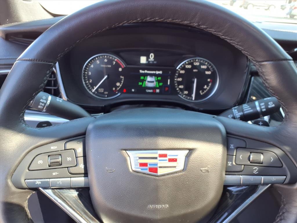 Used 2025 Cadillac XT6 Premium Luxury image 14