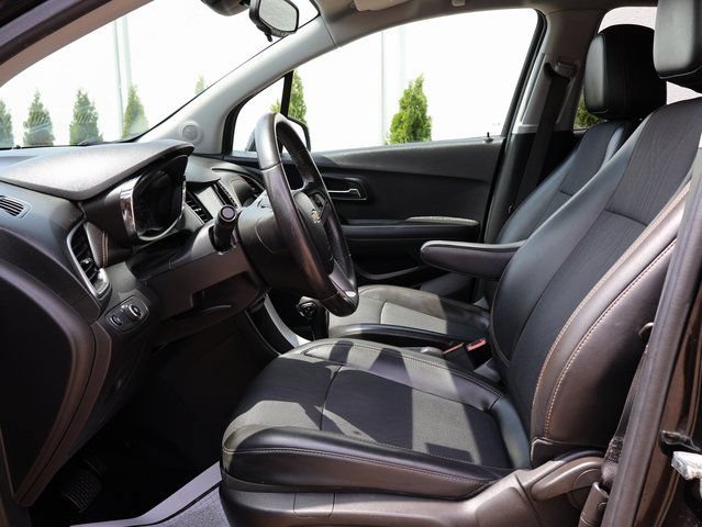 Used 2020 Chevrolet Trax LT w/ LT Convenience Package FWD image 19
