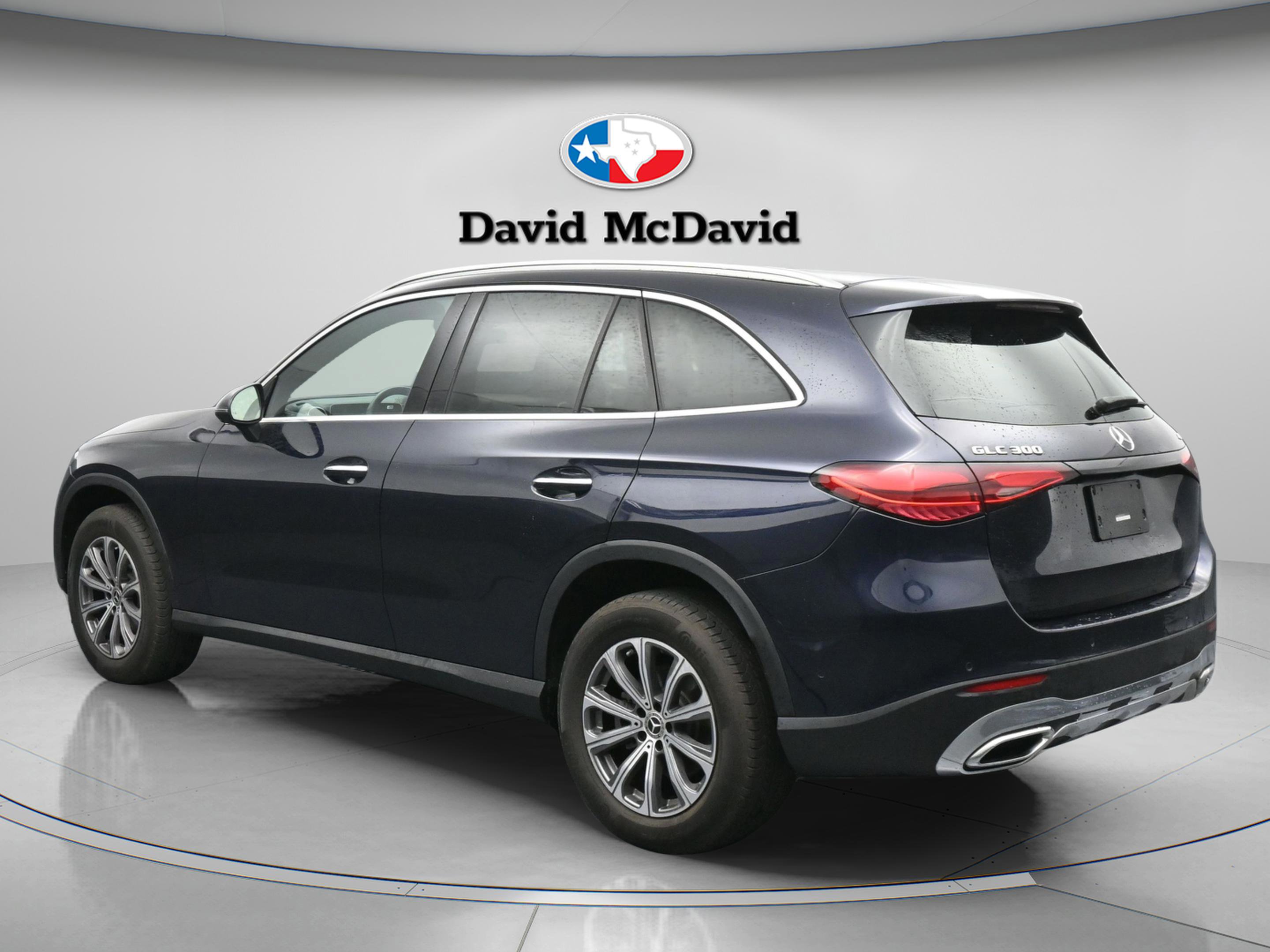 Used 2023 Mercedes-Benz GLC 300 4MATIC w/ Exclusive Trim Package image 6