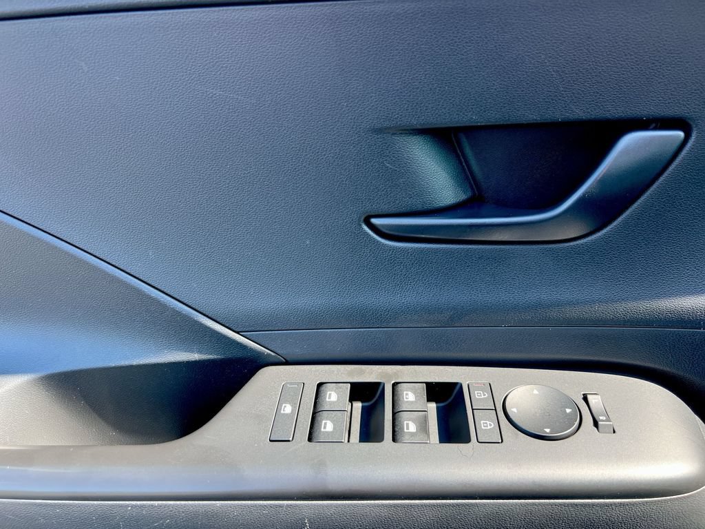 Used 2025 Hyundai Kona SEL FWD image 20