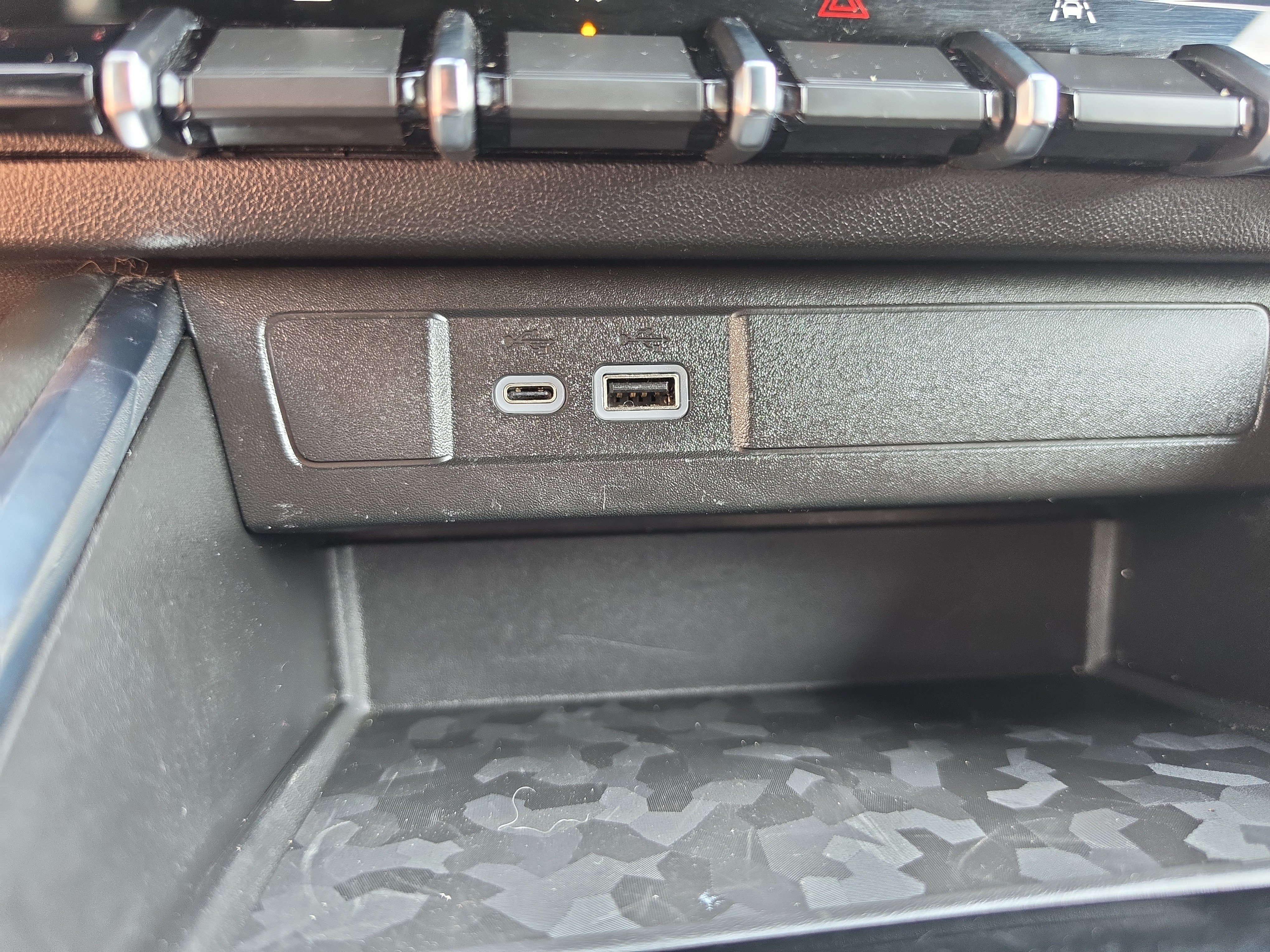 Used 2025 GMC Canyon AT4 AWD/4WD image 31