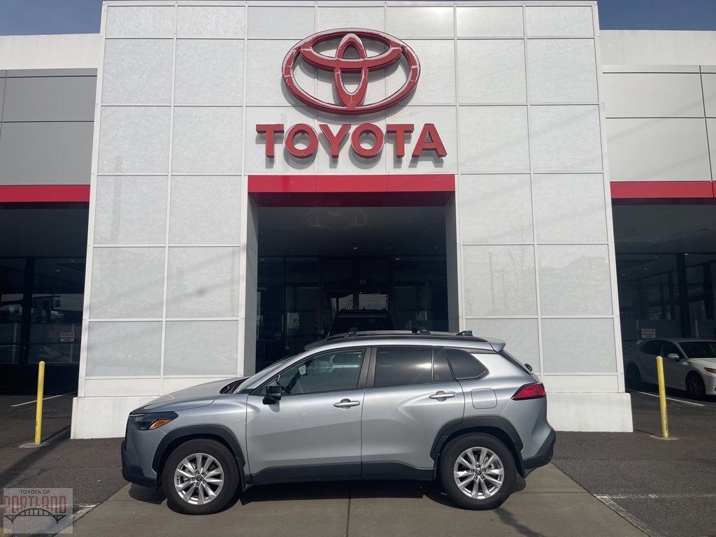 Used 2025 Toyota Corolla Cross LE w/ Moonroof Package