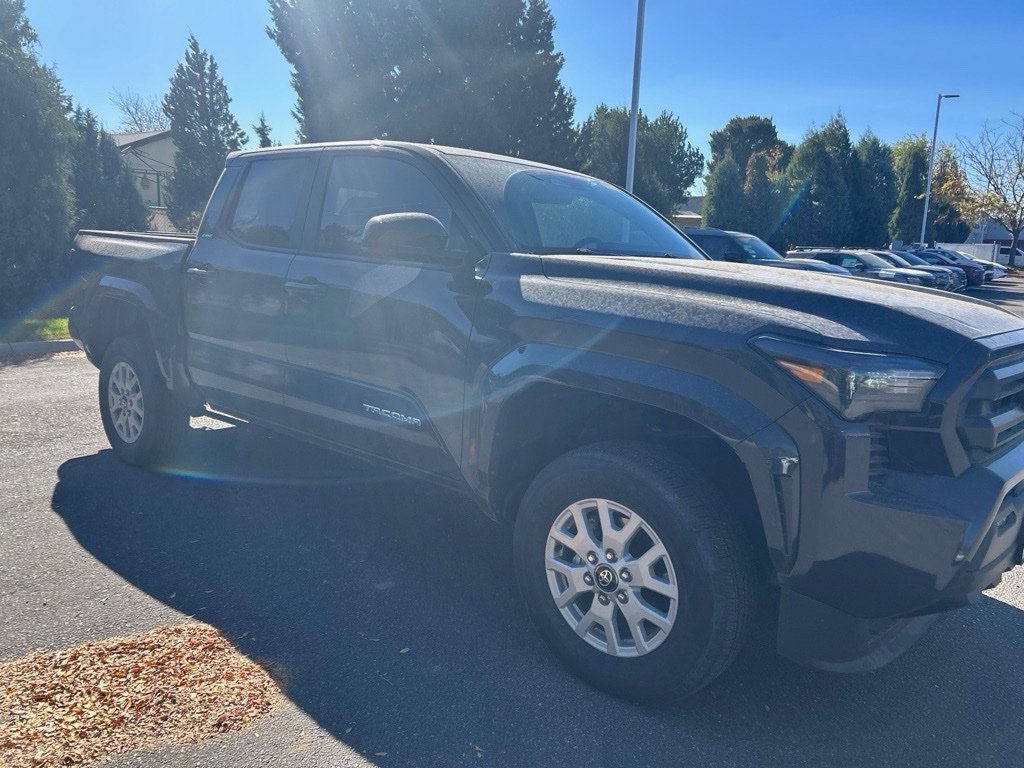 Used 2025 Toyota Tacoma SR5 AWD/4WD image 25