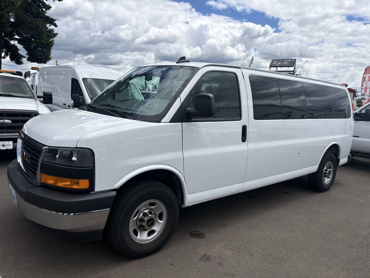 Used 2025 GMC Savana 3500 LT w/ LT Preferred Equipment Group RWD image 4