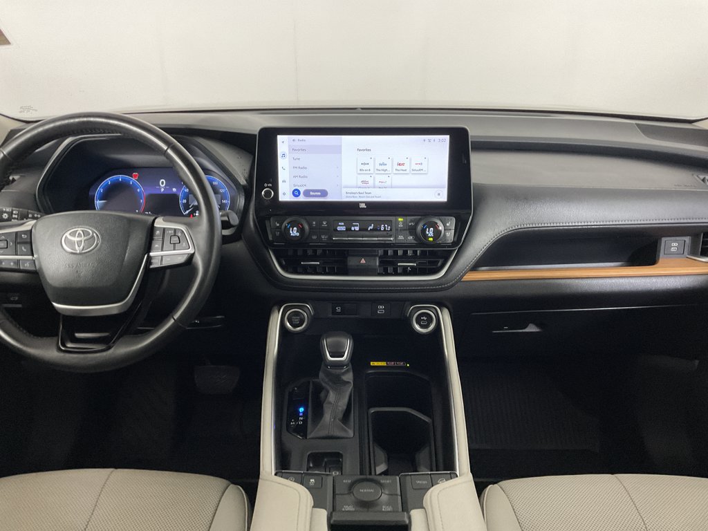 Used 2024 Toyota Grand Highlander AWD image 17
