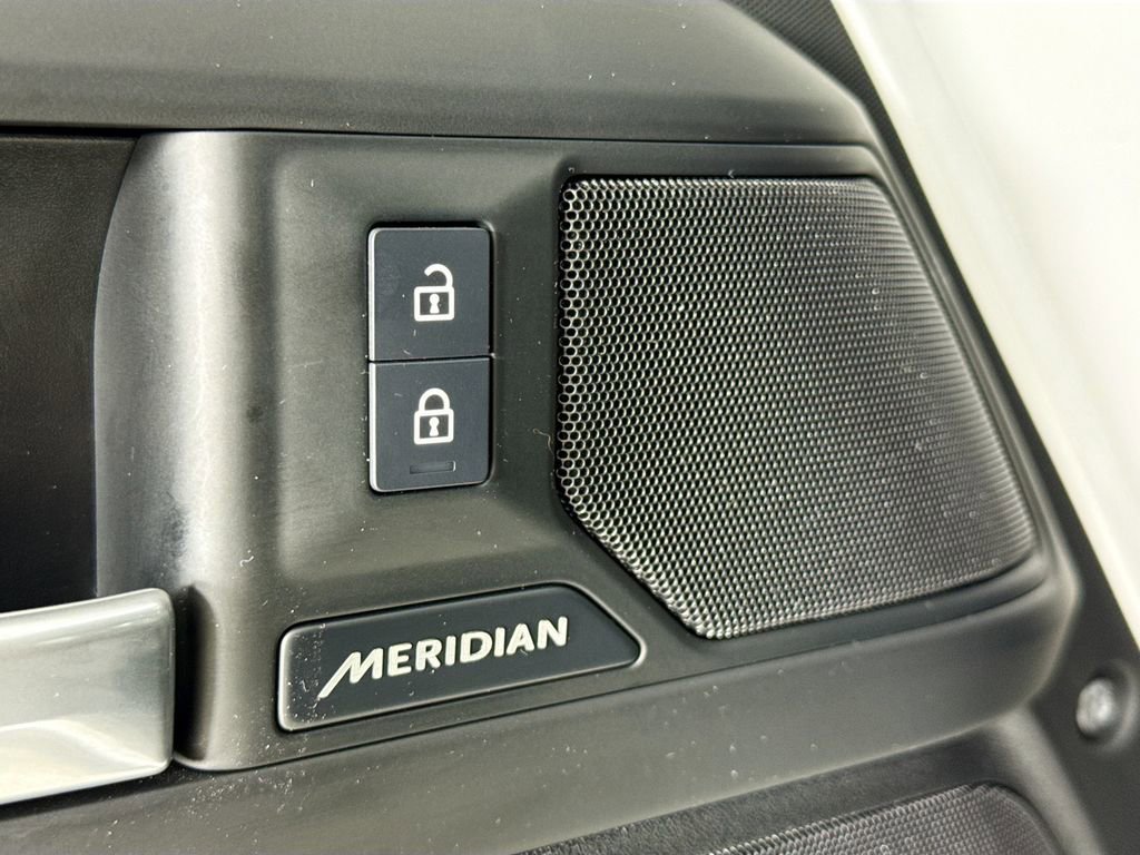 Used 2025 Land Rover Defender 110 S image 23