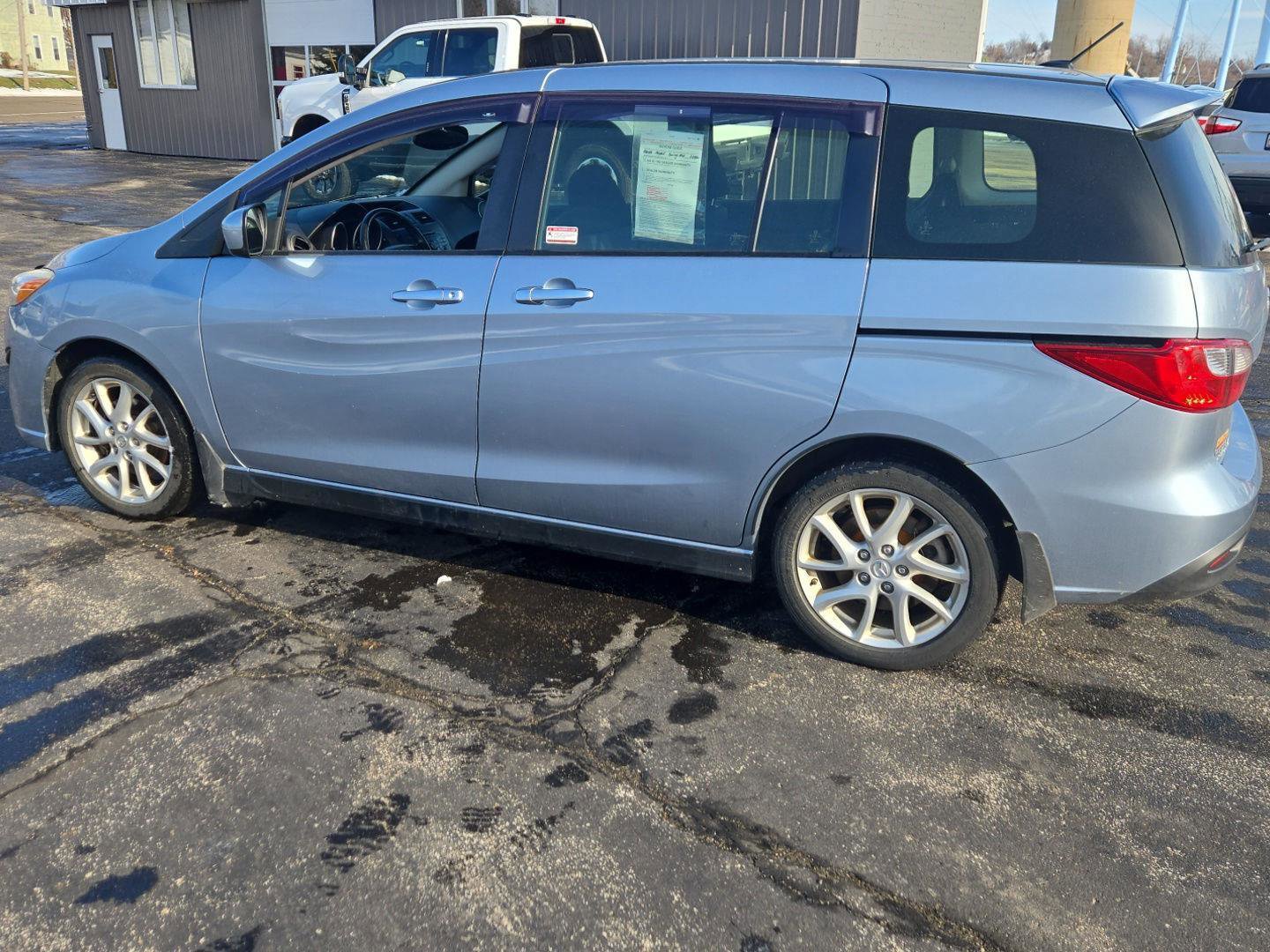 Used 2012 MAZDA MAZDA5 Touring w/ Moonroof & Audio Pkg image 6