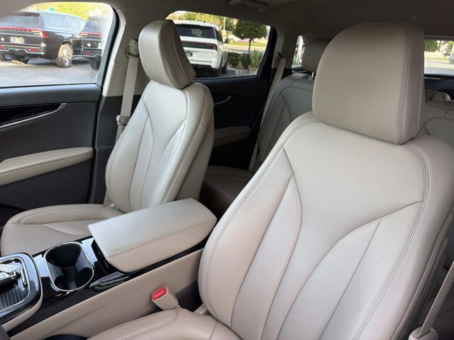 Used 2023 Lincoln Nautilus AWD w/ Premium Package image 15