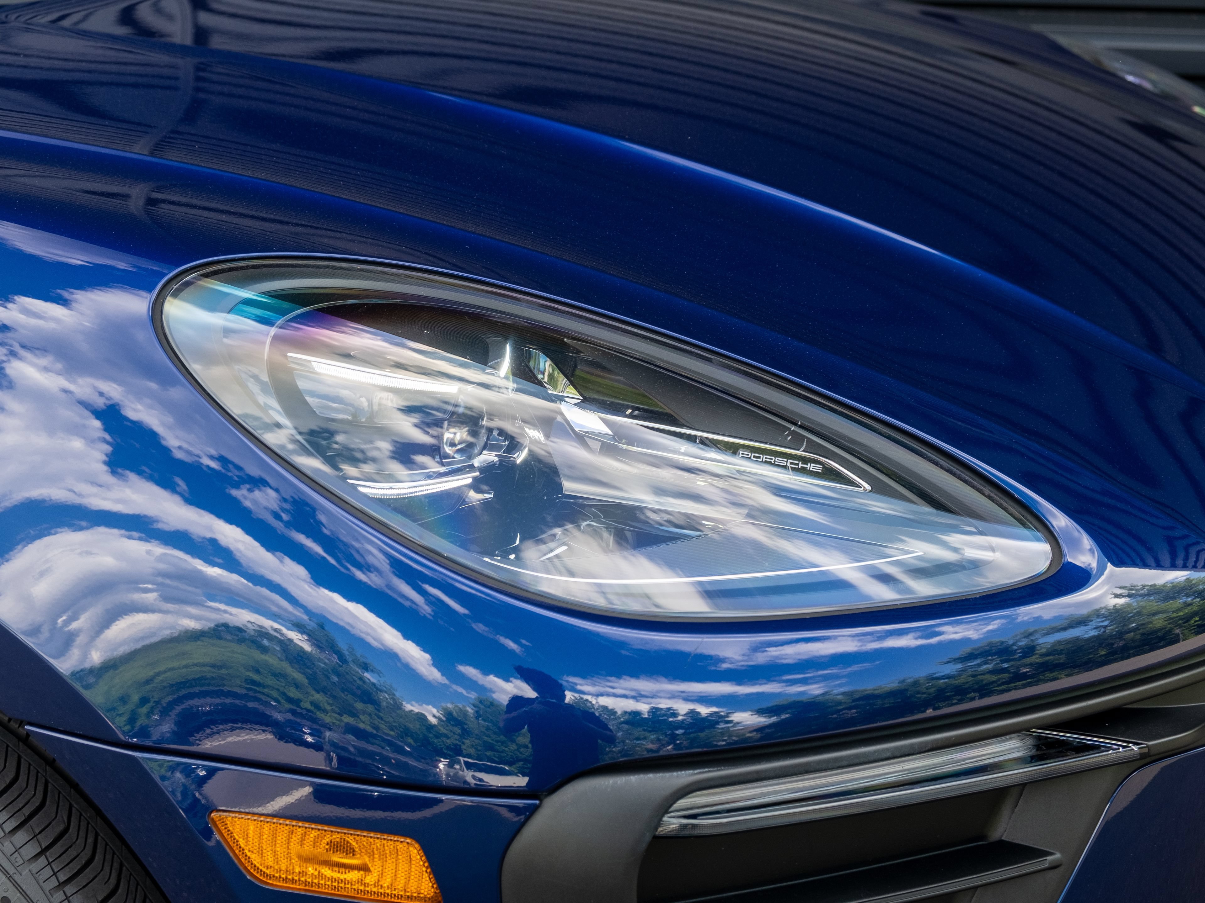 Certified 2024 Porsche Macan AWD/4WD image 16