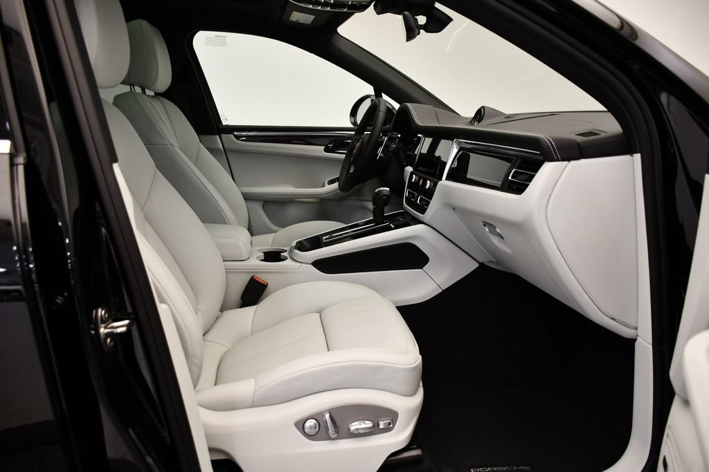 Certified 2026 Porsche Macan Turbo AWD/4WD image 50