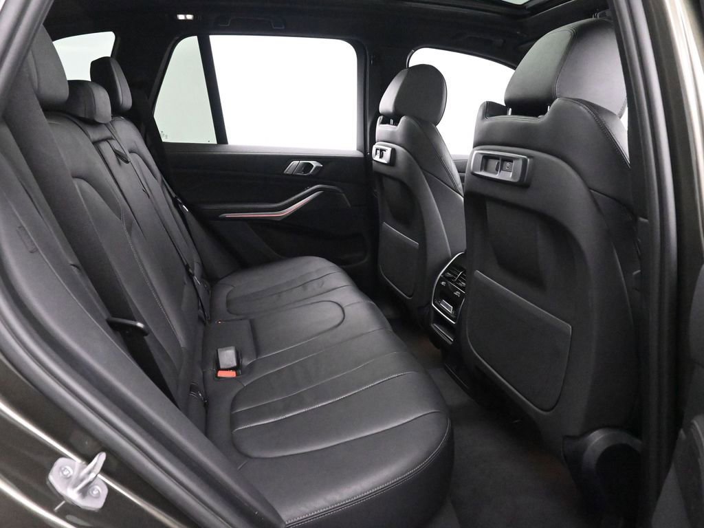 Used 2022 BMW X5 xDrive40i w/ M Sport Package image 21