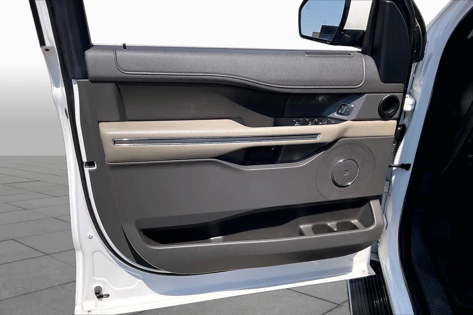 Used 2019 Ford Expedition Max XLT w/ Equipment Group 202A AWD/4WD image 21