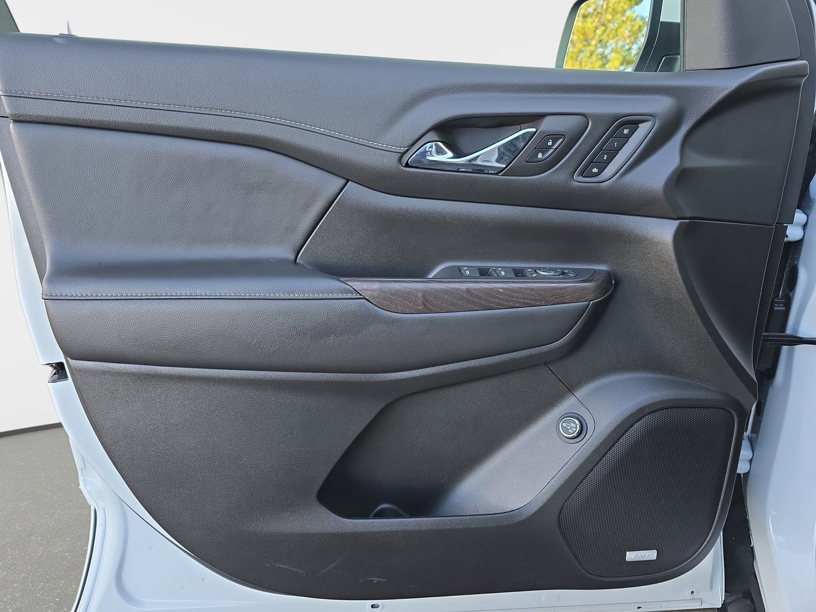 Used 2023 GMC Acadia Denali w/ Denali Technology Package image 30