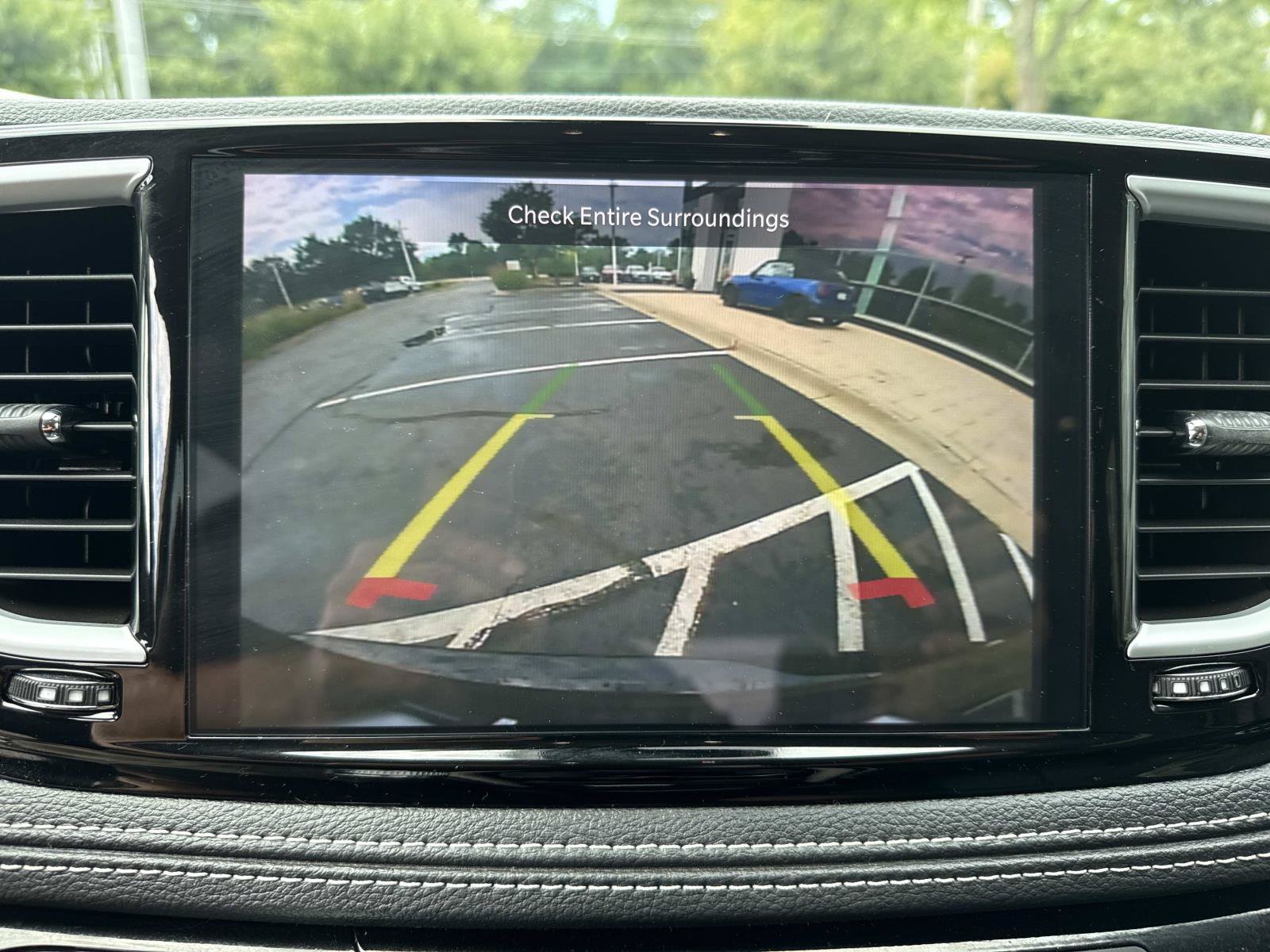 Used 2024 Chrysler Pacifica Limited FWD image 27