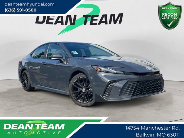 Used 2025 Toyota Camry SE image 1