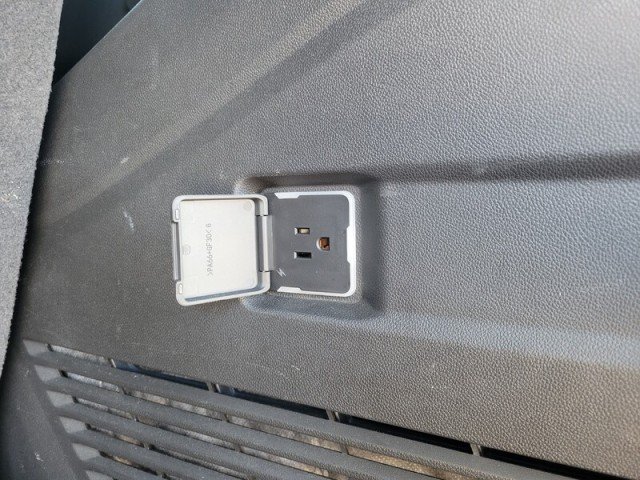 Used 2023 GMC Yukon SLT RWD image 8