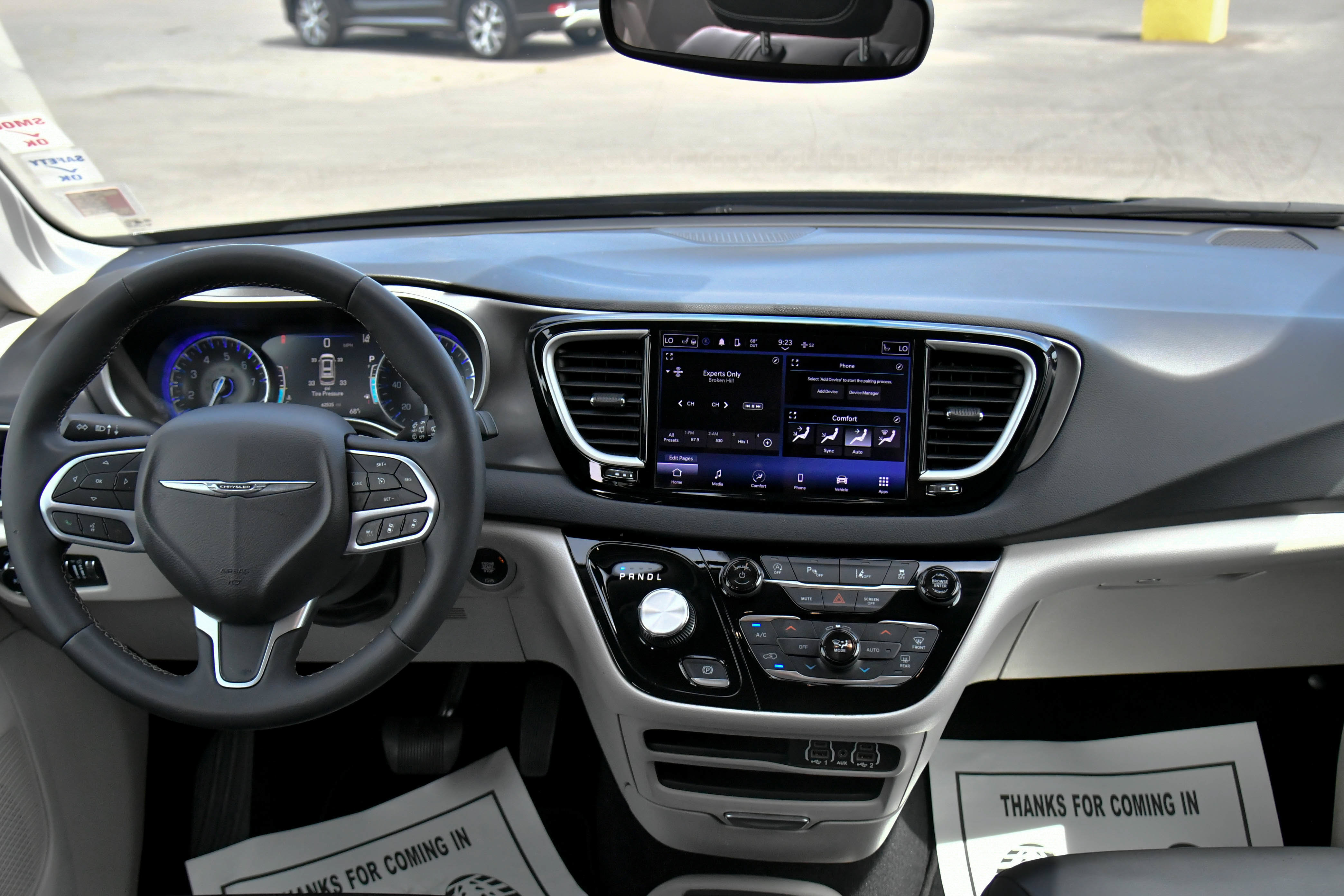Used 2023 Chrysler Pacifica Touring-L FWD image 39