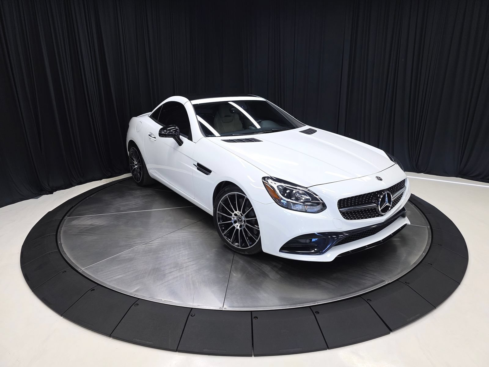Used 2019 Mercedes-Benz SLC 300 image 16