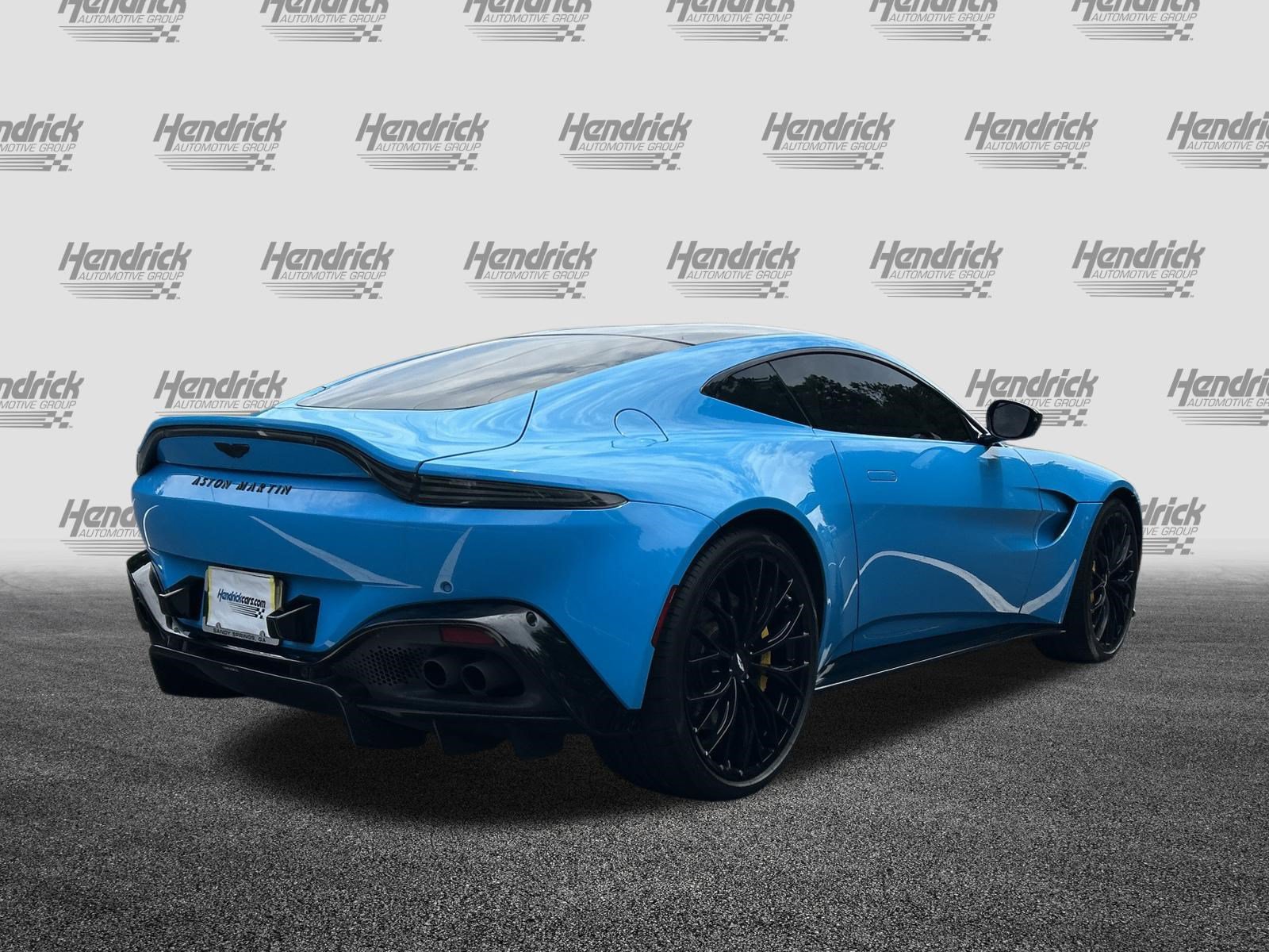 Used 2023 Aston Martin V8 Vantage Coupe RWD image 3