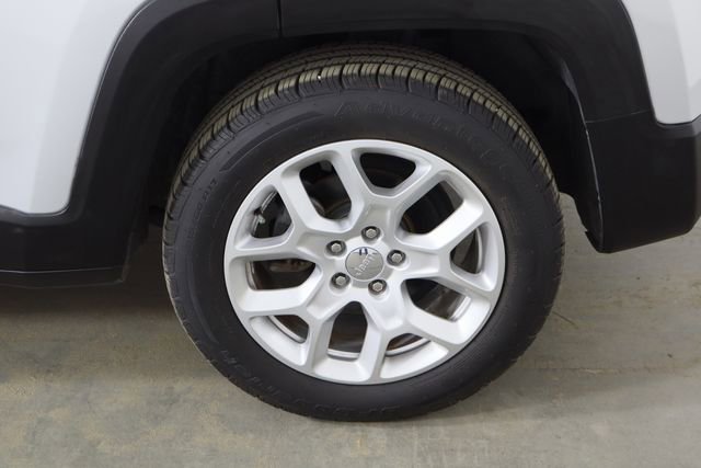 Used 2017 Jeep Renegade Latitude image 40