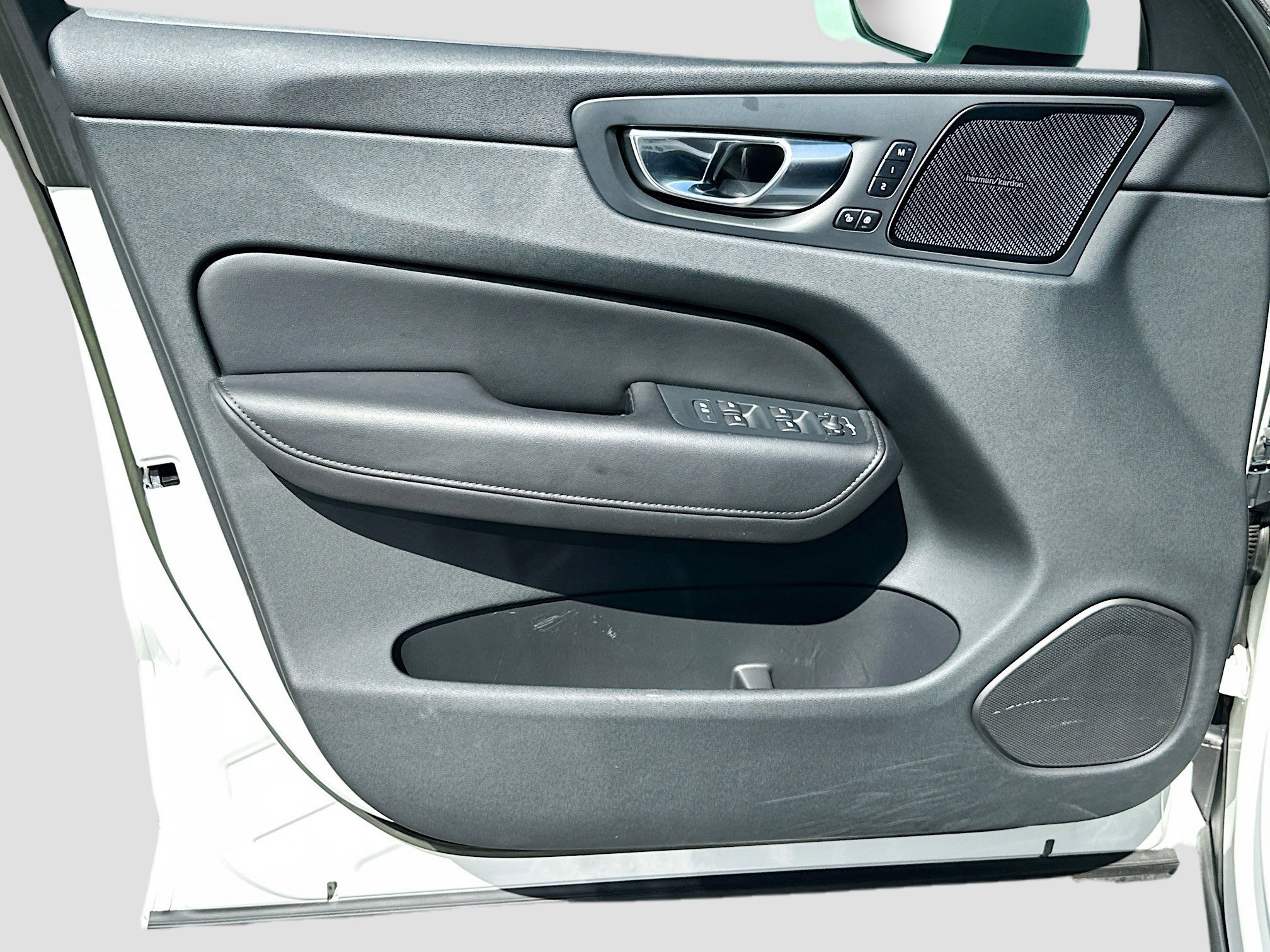 Used 2023 Volvo XC60 B5 Plus w/ Protection Package Premier image 21