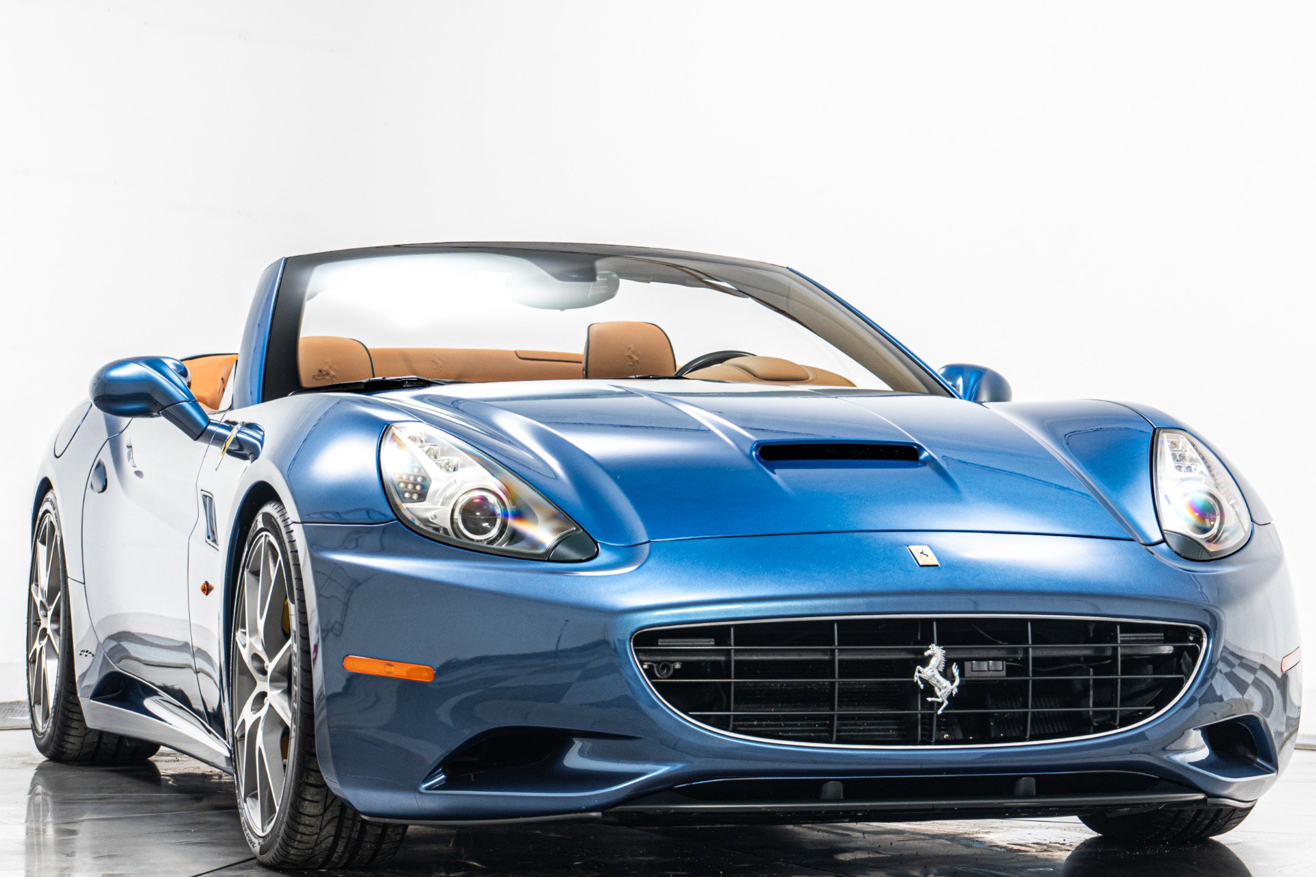 Used 2010 Ferrari California image 3