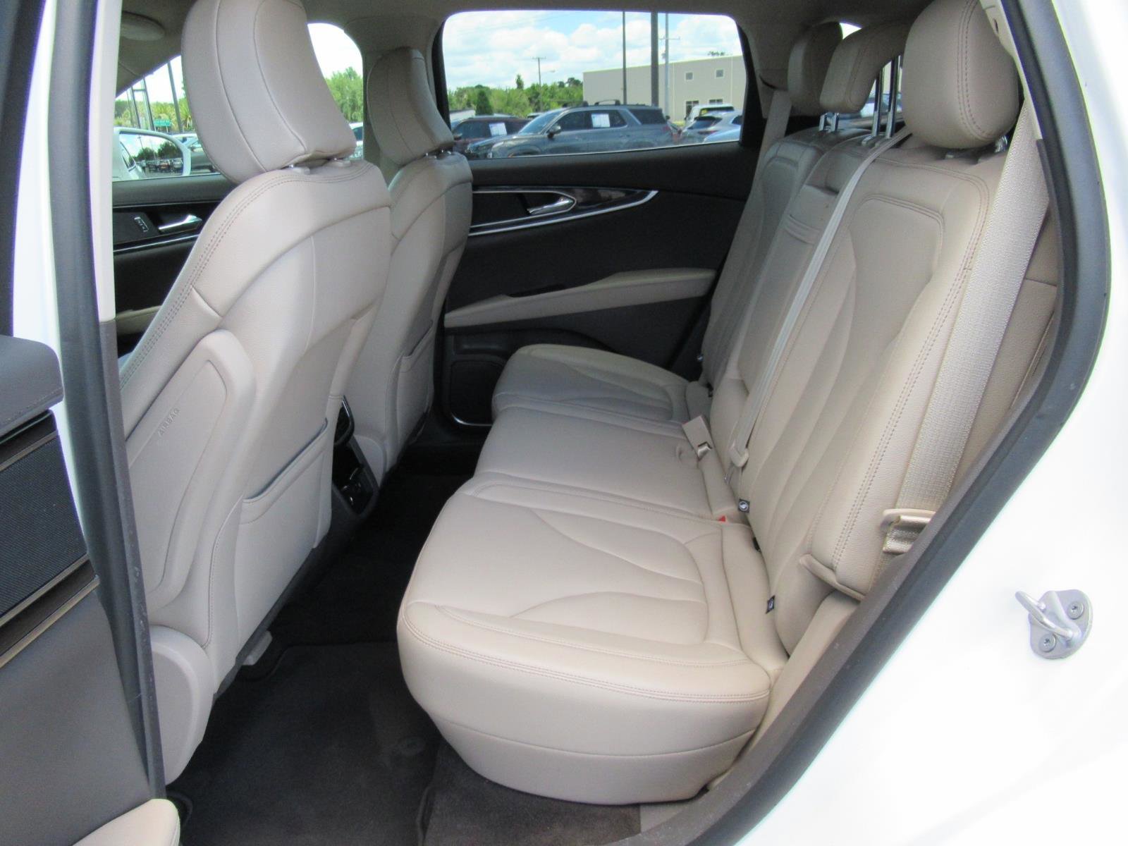 Used 2022 Lincoln Nautilus FWD w/ Premium Package image 32