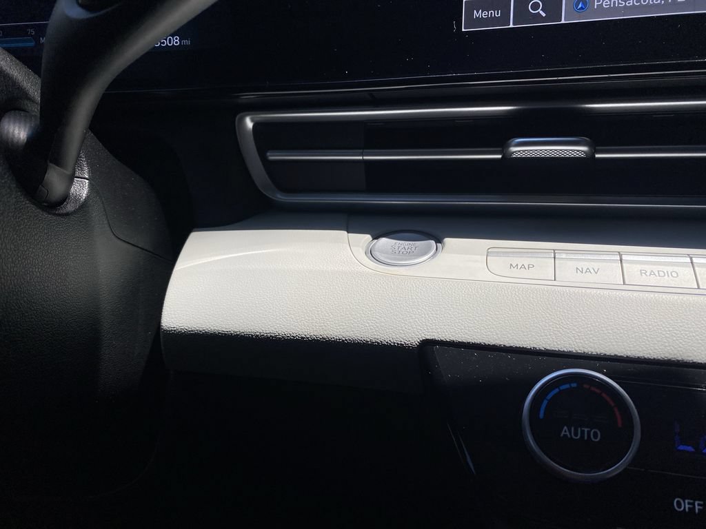 Certified 2024 Hyundai Elantra Limited FWD image 23