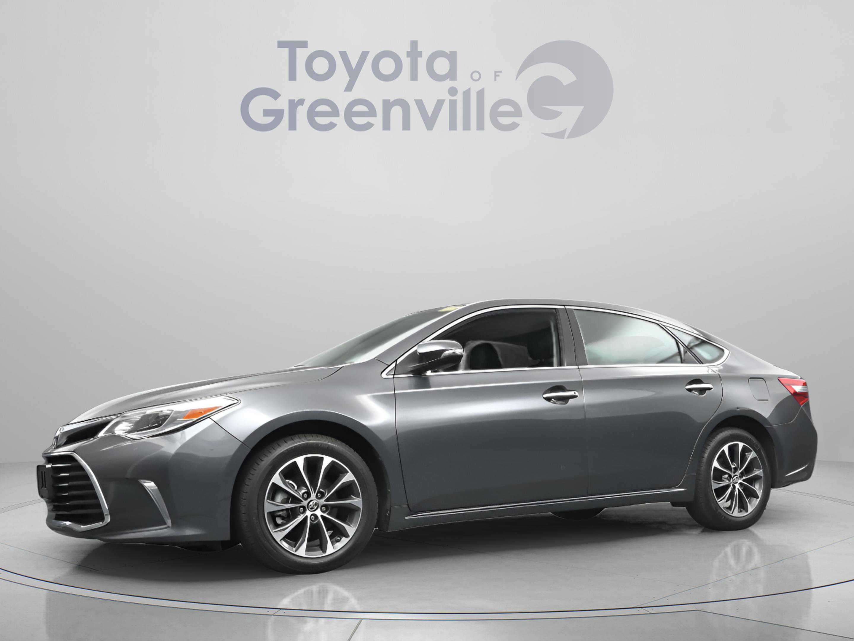 Used 2016 Toyota Avalon XLE image 2