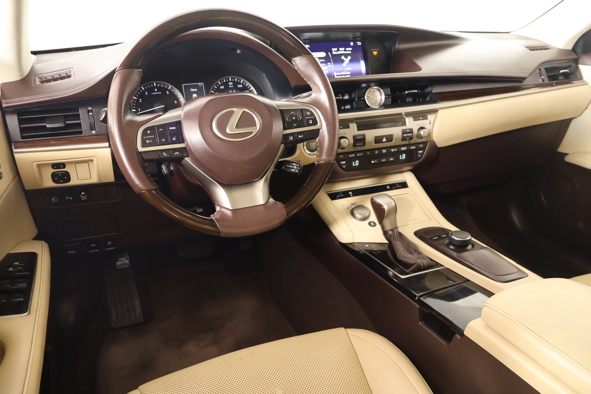 Used 2017 Lexus ES 350 w/ Premium Package FWD image 2