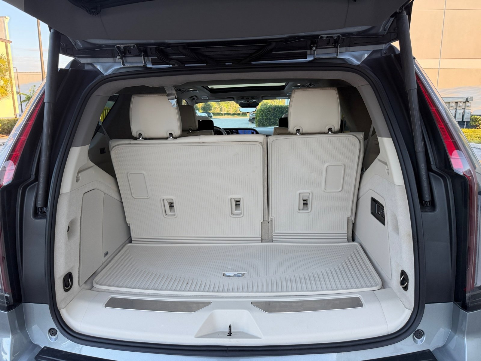 Used 2024 Cadillac Escalade Premium Luxury Platinum image 44