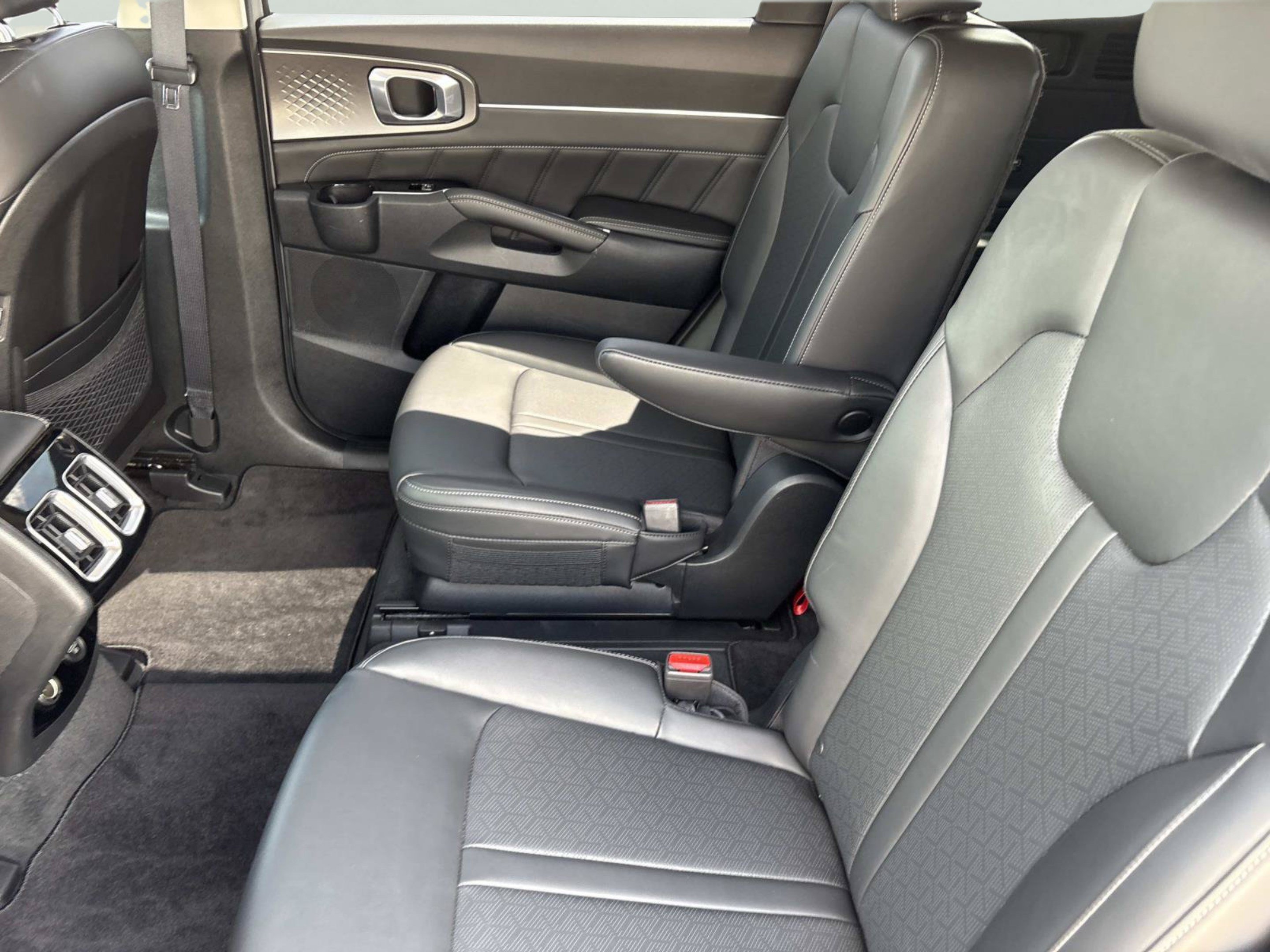 Used 2023 Kia Sorento SX AWD/4WD image 15