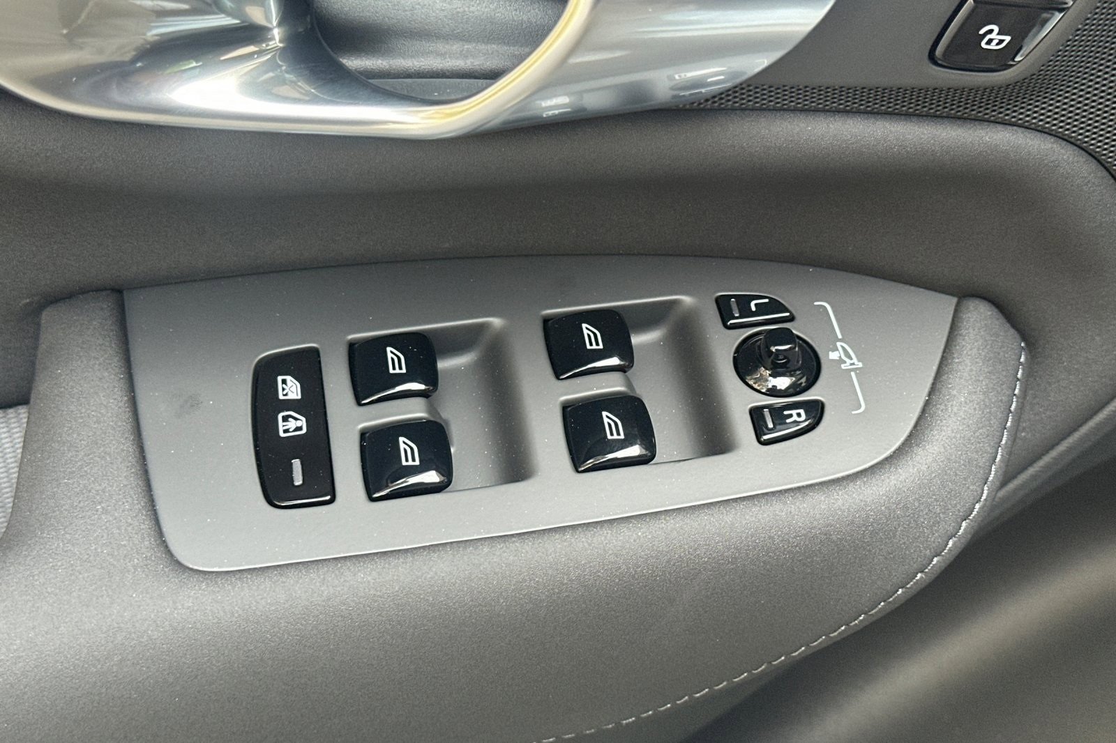 New 2026 Volvo XC90 B5 Plus image 15