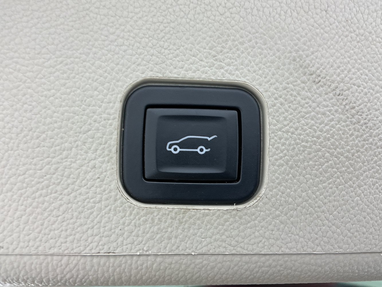 Used 2014 Cadillac SRX Luxury w/ Driver Awareness Package FWD image 45