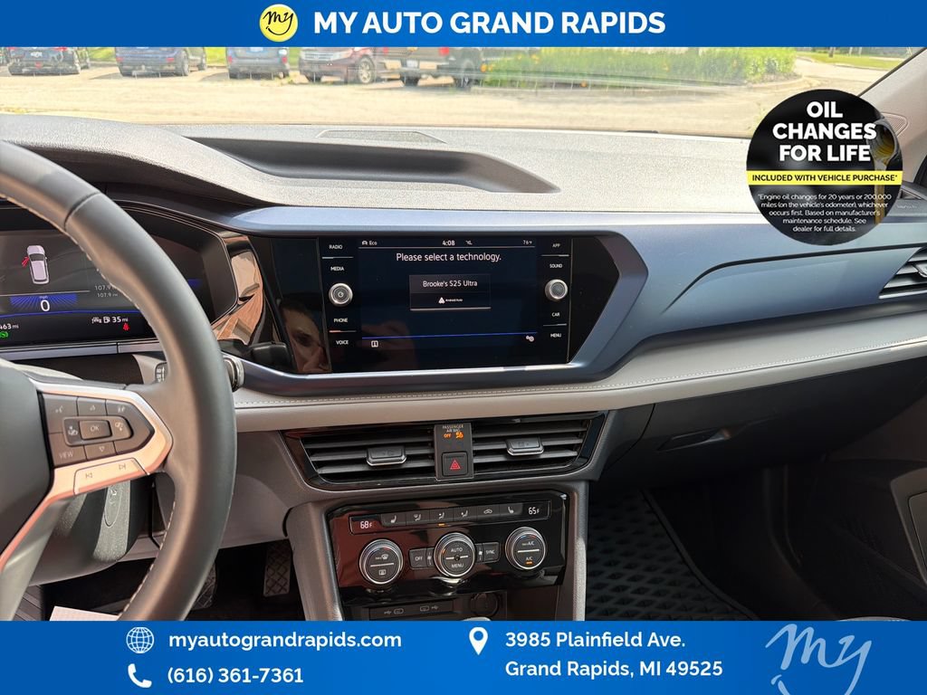 Used 2024 Volkswagen Taos SE w/ Panoramic Sunroof Package AWD/4WD image 19