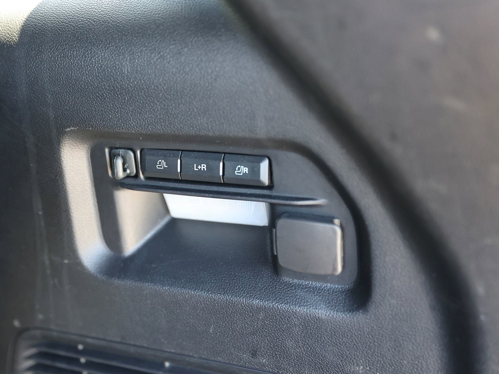 Used 2022 Ford Explorer Platinum w/ Equipment Group 601A AWD/4WD image 15