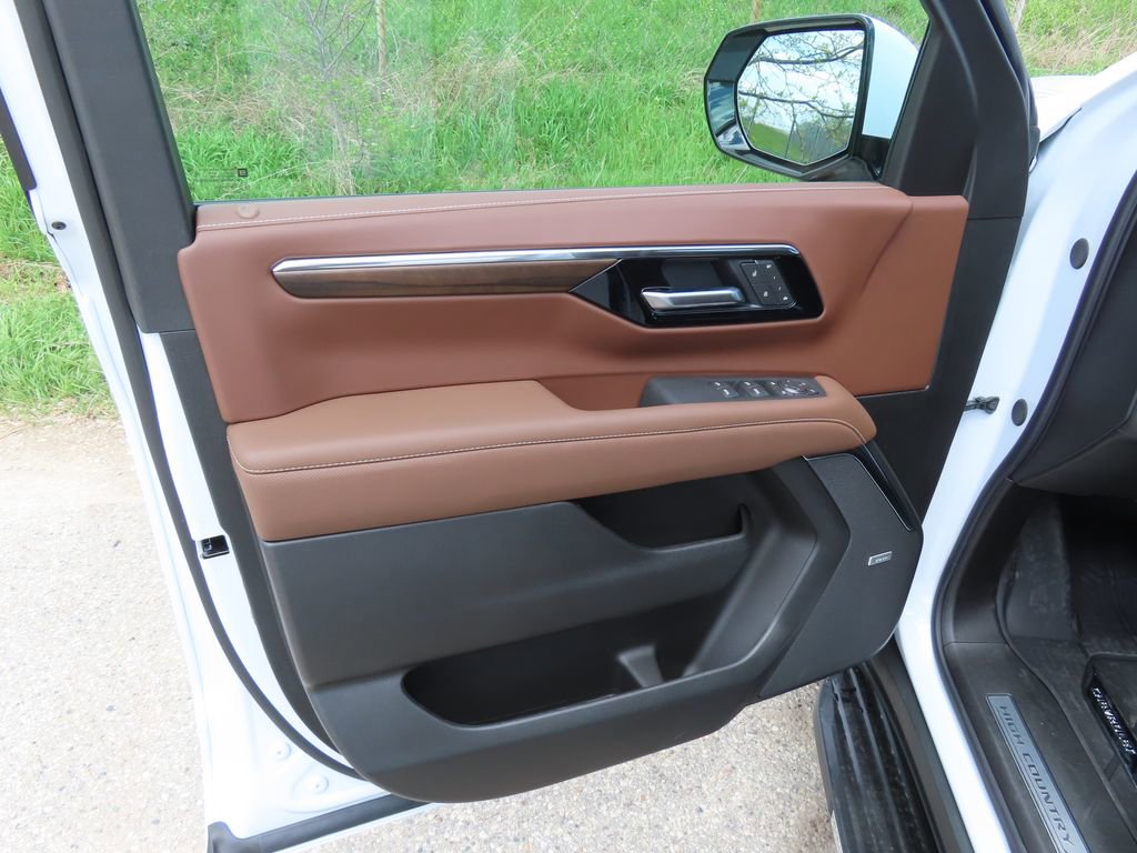 New 2026 Chevrolet Suburban High Country w/ Sun And Tow Package AWD/4WD image 23