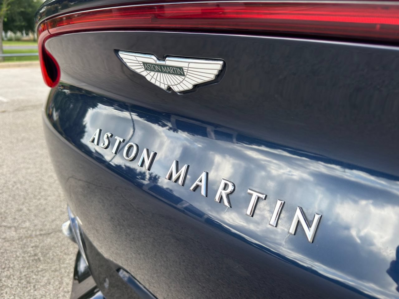 Used 2021 Aston Martin DBX AWD/4WD image 6