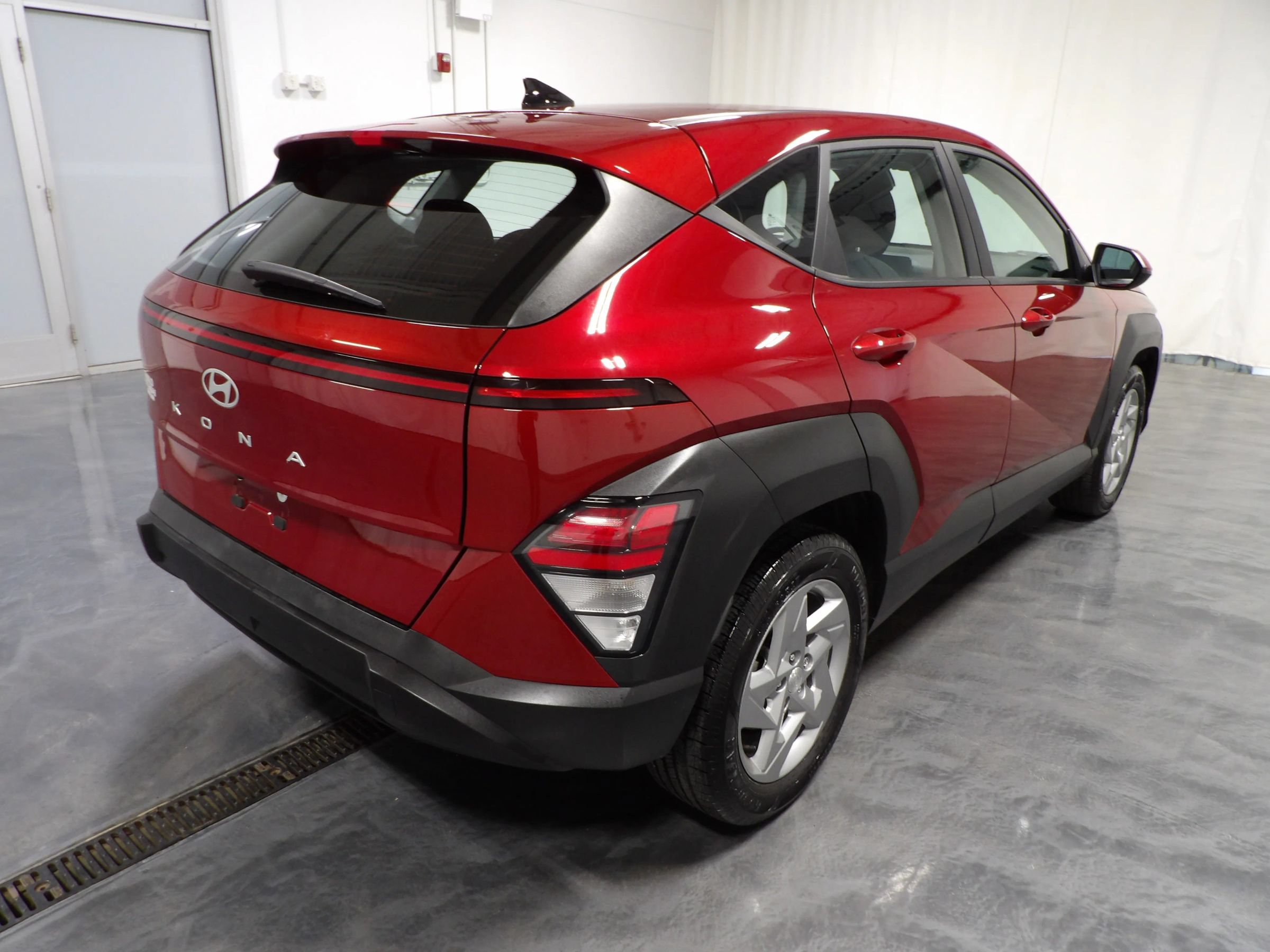 Used 2025 Hyundai Kona SE FWD image 4