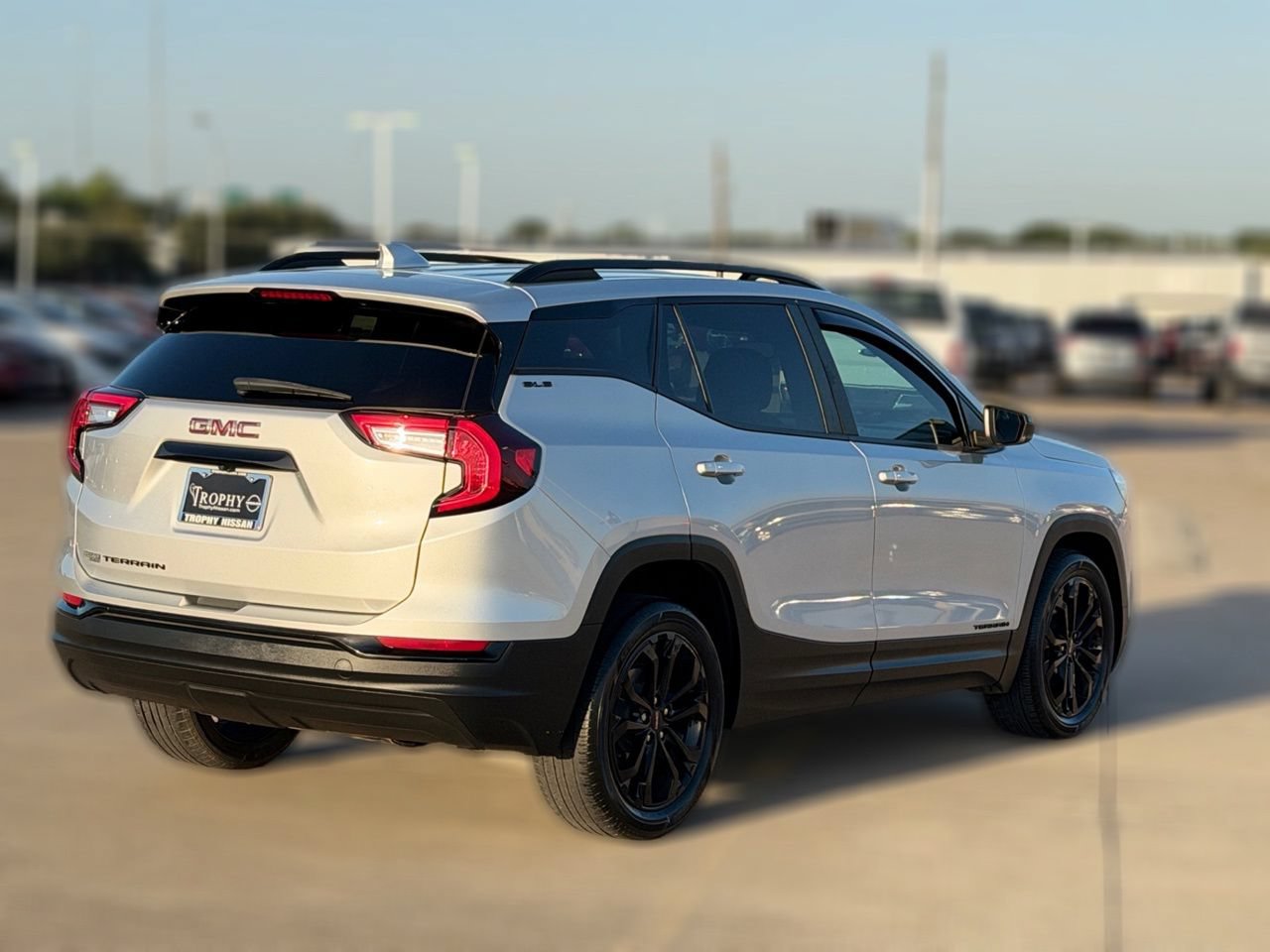 Used 2022 GMC Terrain SLE w/ Driver Convenience Package FWD image 8