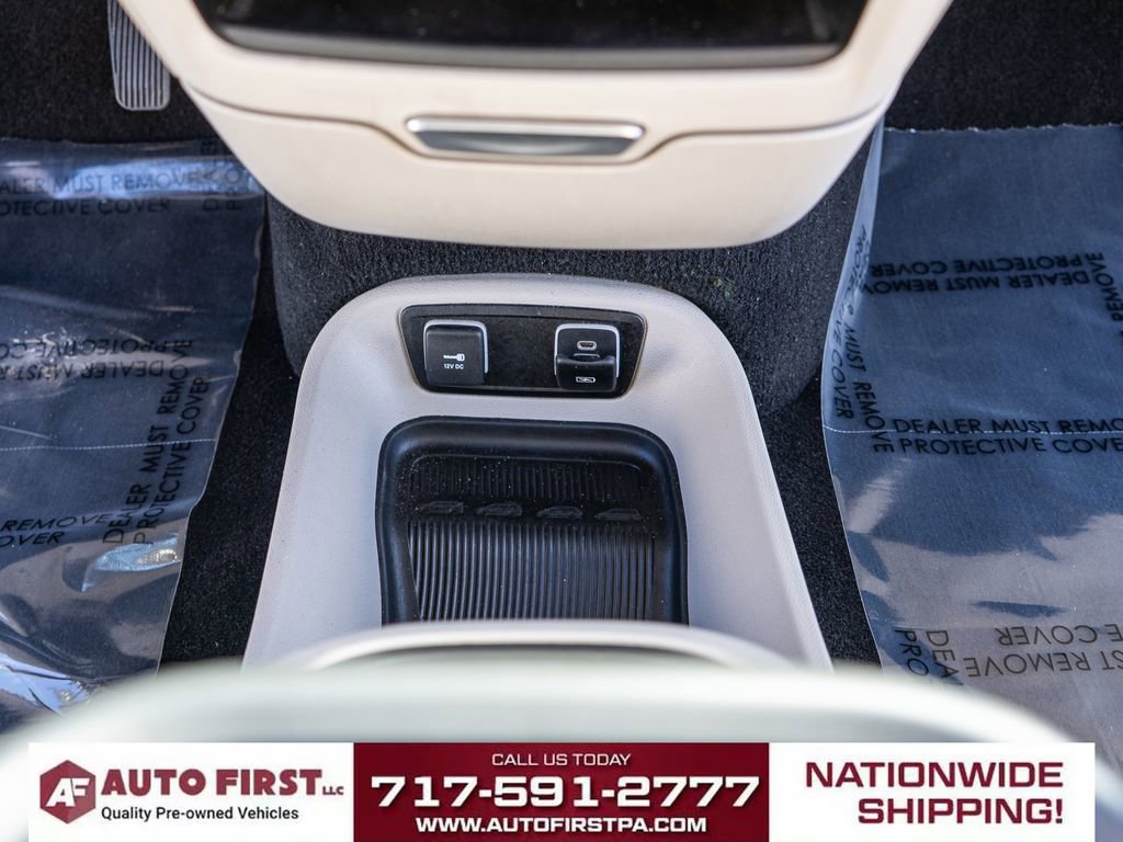 Used 2021 Chrysler Pacifica Touring-L FWD image 17