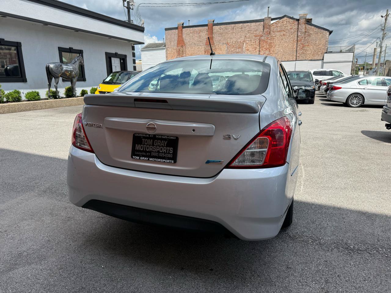 Used 2015 Nissan Versa SV FWD image 3