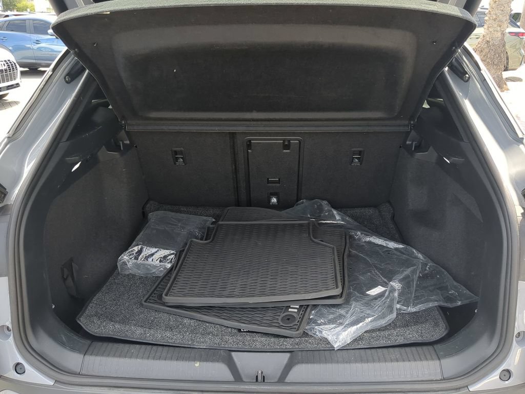 Certified 2022 Volkswagen ID.4 Pro S w/ Gradient Package RWD image 11